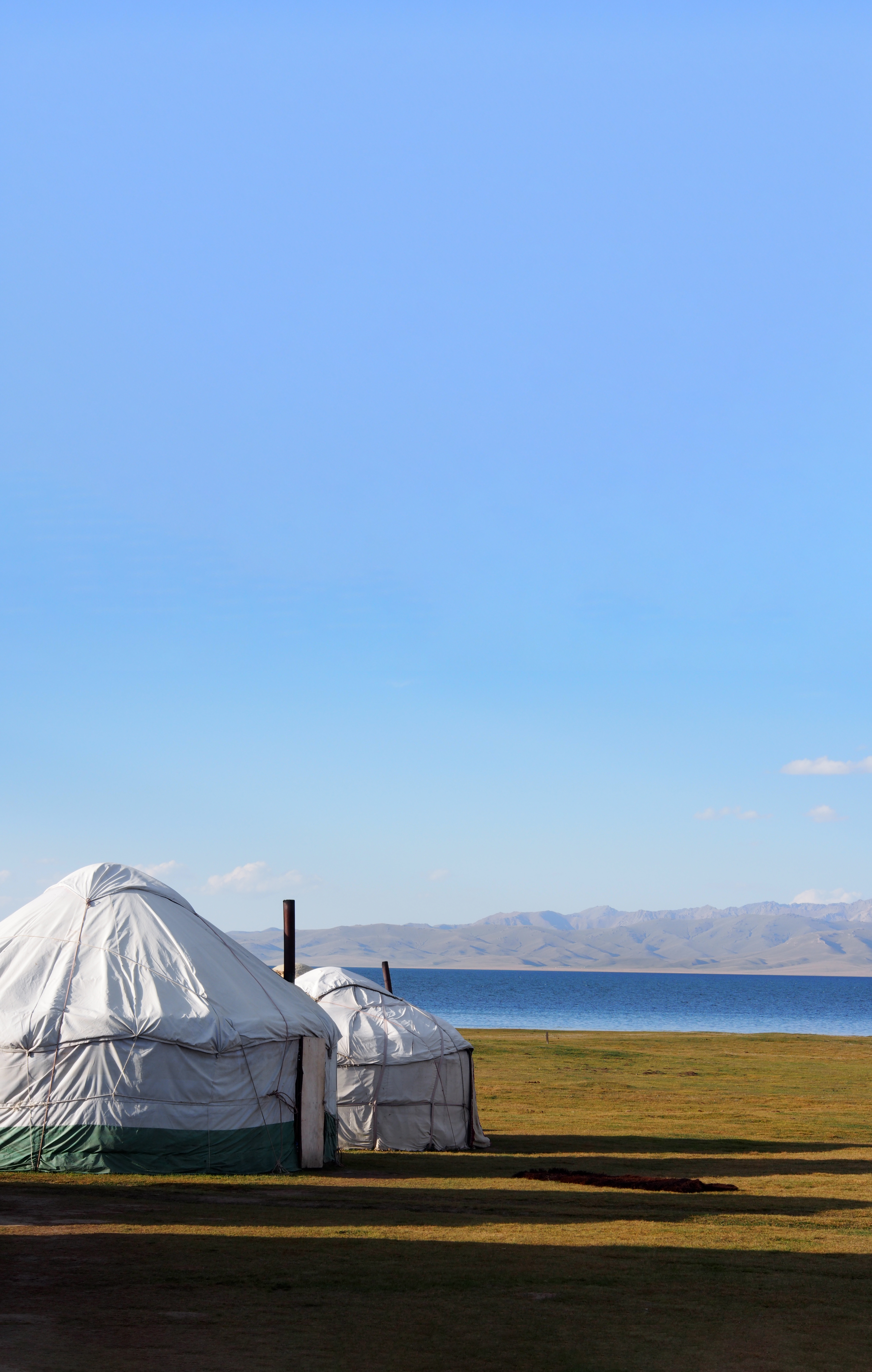 Camp de yourtes, lac Song Koul.
